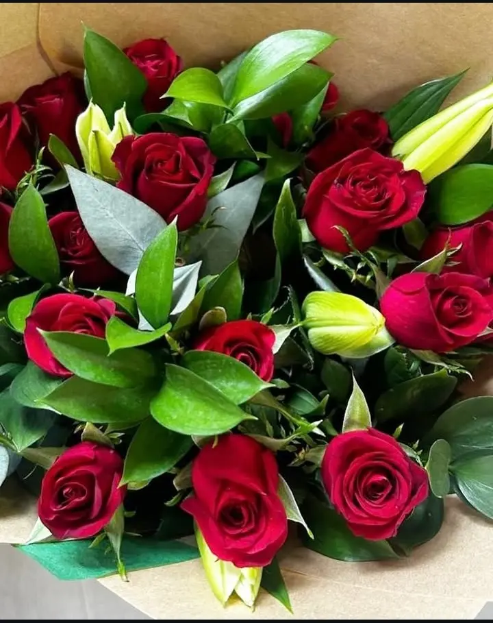 Red roses bunch with lilies